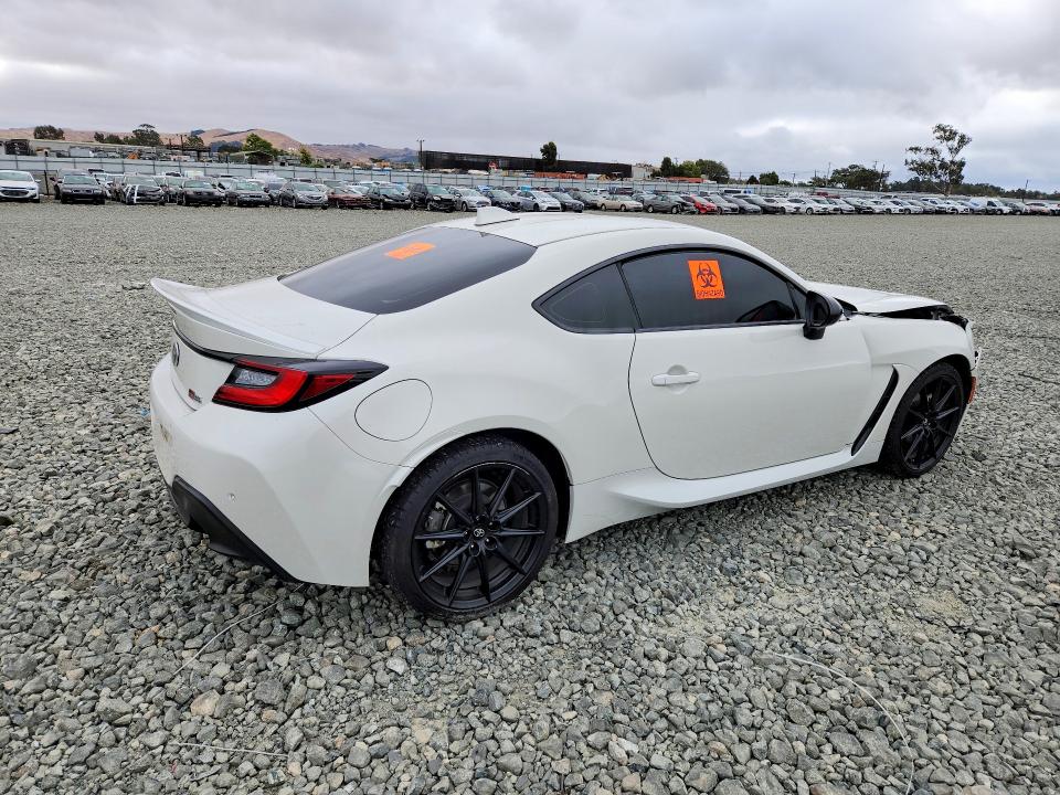 Photo 3 from auction – 2023 TOYOTA GR 86 with VIN JF1ZNBF16P8763825