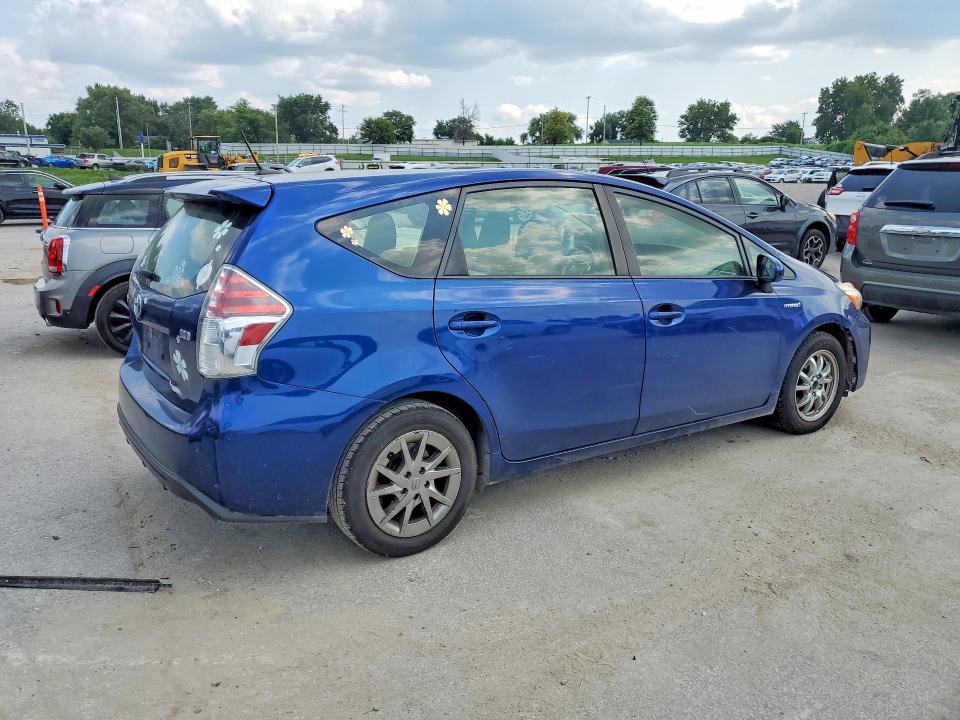 Photo 3 from auction – 2015 TOYOTA PRIUS V with VIN JTDZN3EU5FJ016767