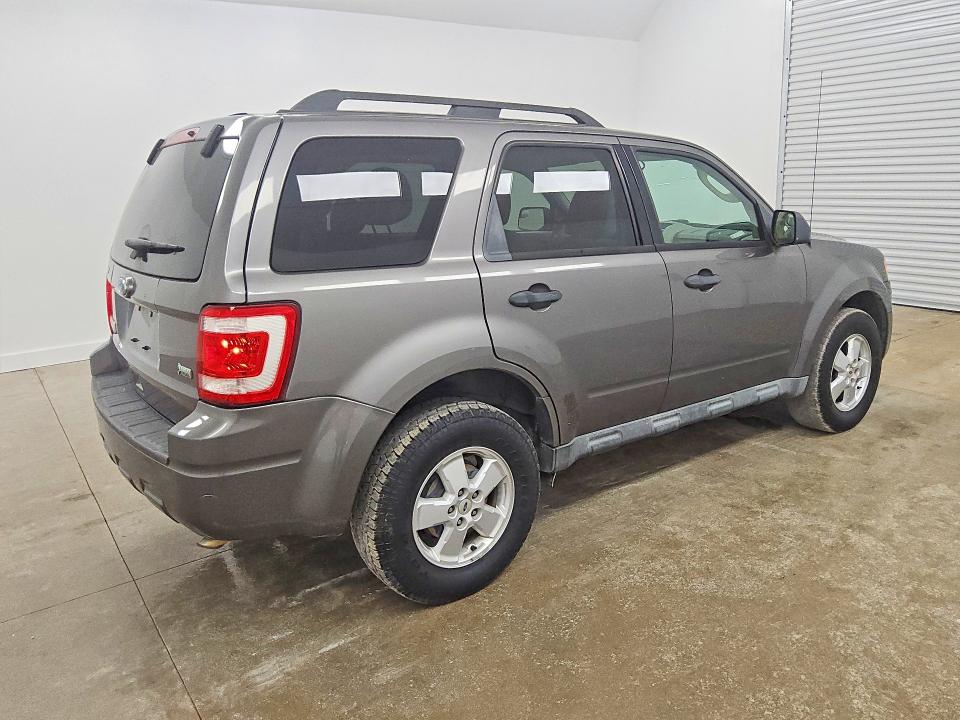 Photo 3 from auction – 2010 FORD ESCAPE with VIN 1FMCU0DG7AKD20765