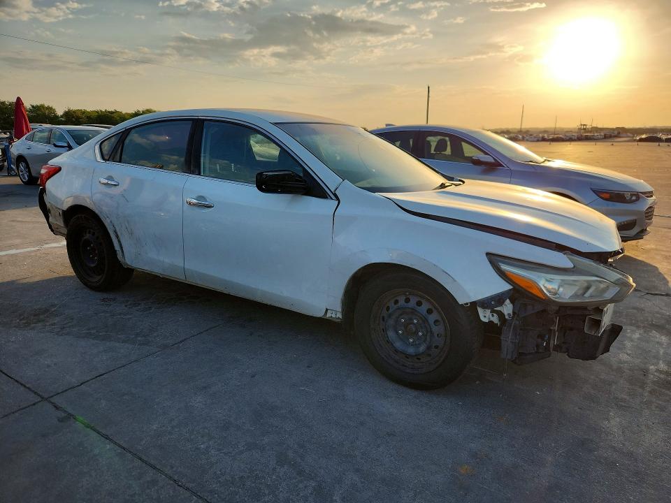 Photo 4 from auction – 2017 NISSAN ALTIMA with VIN 1N4AL3AP0HN324272