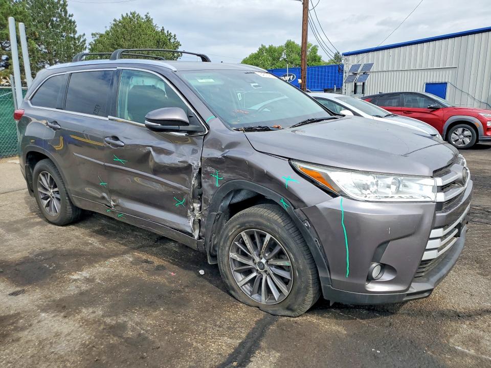 Zdjęcie 4 z aukcji – 2018 TOYOTA HIGHLANDER z VIN 5TDJZRFH4JS534807