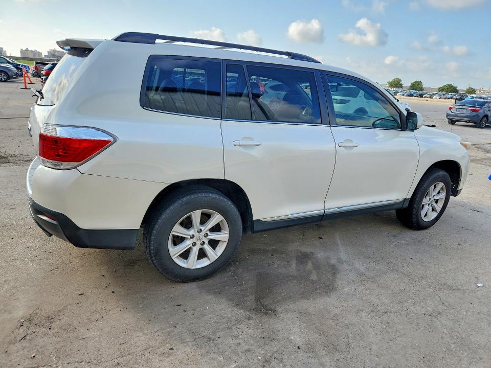 Photo 3 from auction – 2012 TOYOTA HIGHLANDER with VIN 5TDZK3EH8CS071756