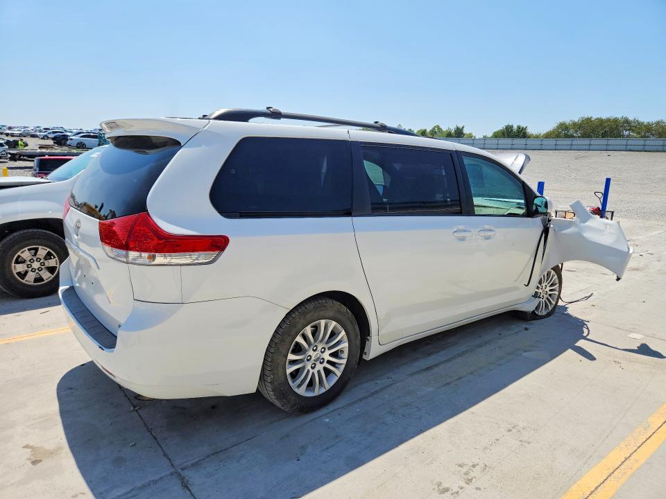 Снимка 3 от търг – 2011 TOYOTA SIENNA с VIN 5TDYK3DC2BS101446