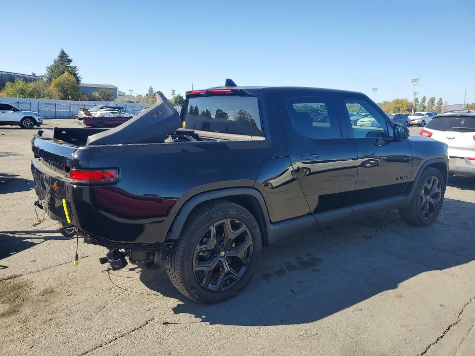 Photo 3 from auction – 2025 RIVIAN R1T with VIN 7FCTGBAA2SN036560