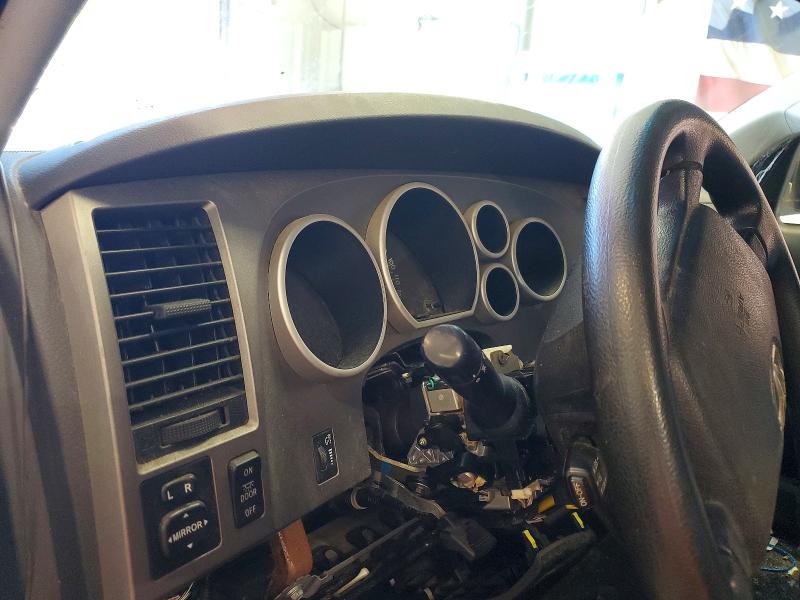 Photo 9 from auction – 2010 TOYOTA TUNDRA with VIN 5TFUY5F13AX147641