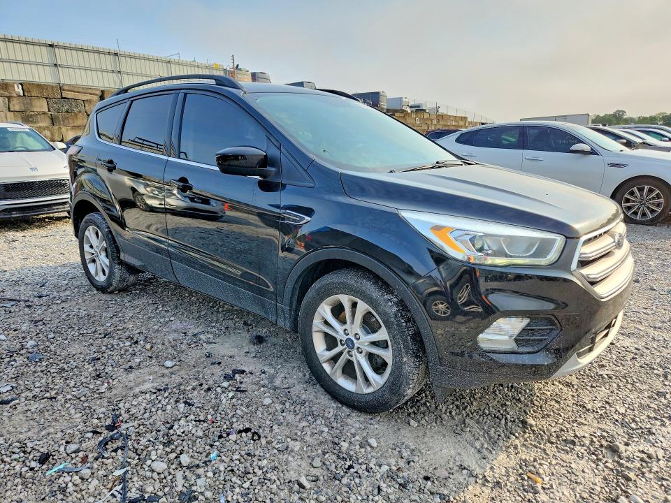 Photo 4 from auction – 2017 FORD ESCAPE with VIN 1FMCU0GD4HUB00774