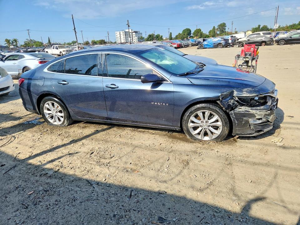 Photo 4 from auction – 2020 CHEVROLET MALIBU with VIN 1G1ZD5ST2LF061831