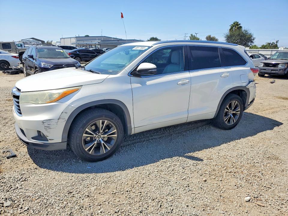 TOYOTA HIGHLANDER 2016 مع رقم تعريف المركبة 5TDKKRFH4GS139480 - صورة من المزاد