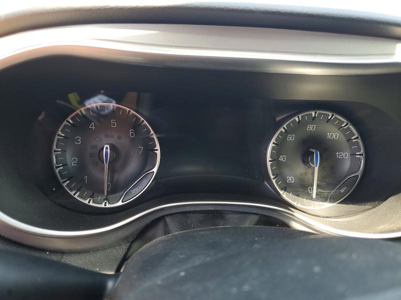 Photo 9 from auction – 2018 CHRYSLER PACIFICA with VIN 2C4RC1EG0JR204363