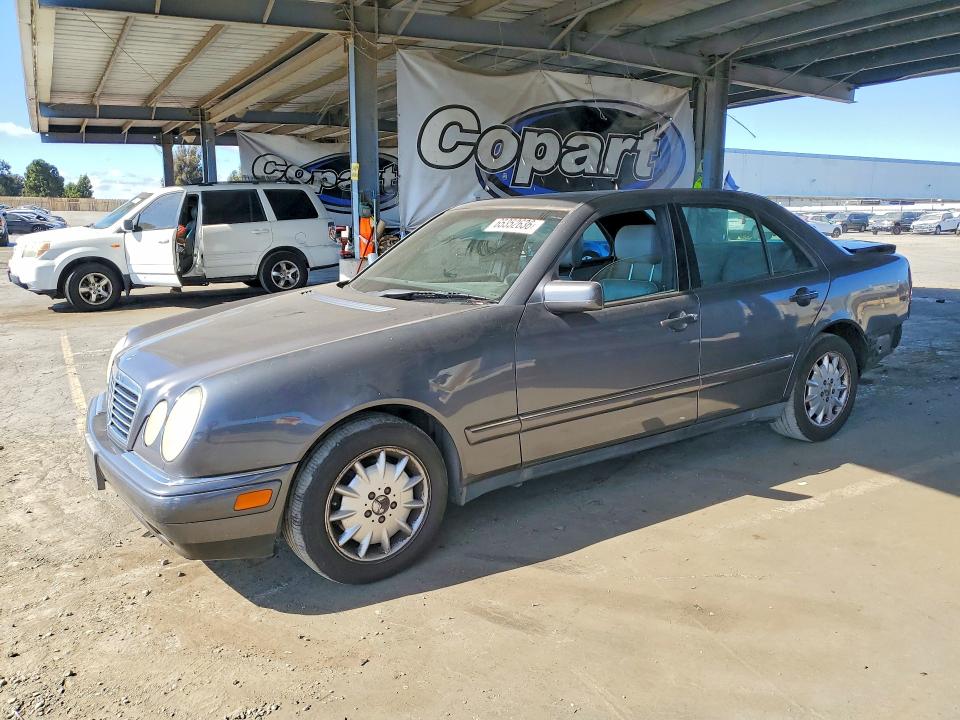 MERCEDES-BENZ E 1998 with VIN WDBJF65F3WA547929 - Photo from auction