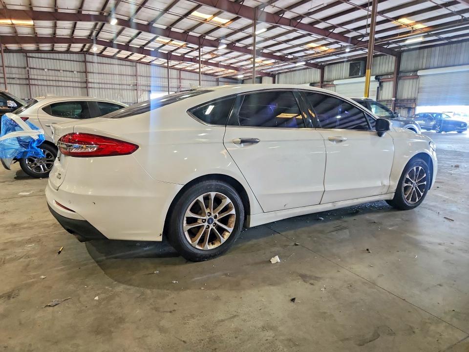 Zdjęcie 3 z aukcji – 2019 FORD FUSION z VIN 3FA6P0HD2KR161732