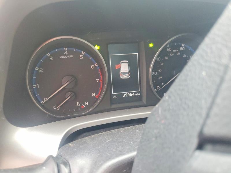 Photo 9 from auction – 2017 TOYOTA RAV4 with VIN JTMZFREV7HJ107406