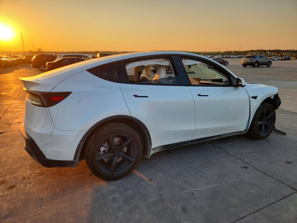Фото 3 с аукциона – 2026 TESLA MODEL  Y с VIN 7SAYGDED9TA455016