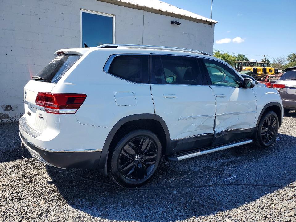 Photo 3 from auction – 2018 VOLKSWAGEN ATLAS with VIN 1V2NR2CA7JC560642