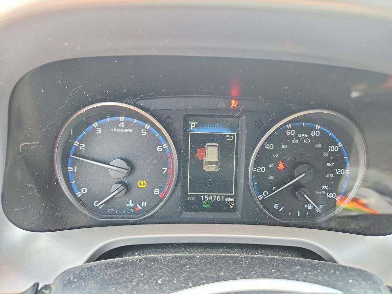 Photo 9 from auction – 2017 TOYOTA RAV4 with VIN JTMZFREV5HJ124947