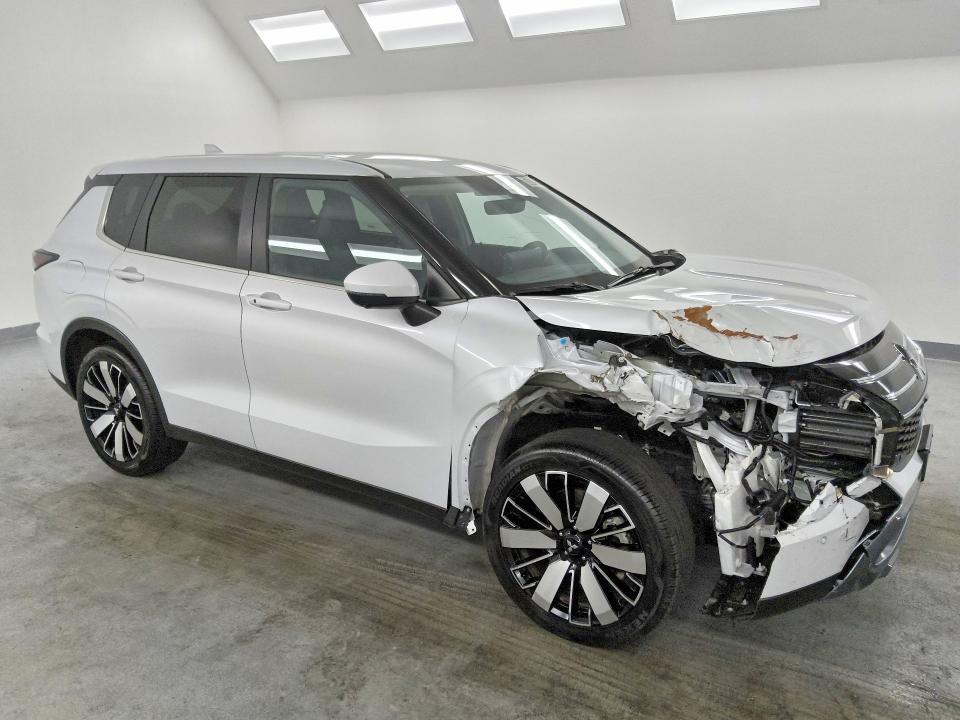 Photo 4 from auction – 2025 MITSUBISHI OUTLANDER with VIN JA4J4VA81SZ060095