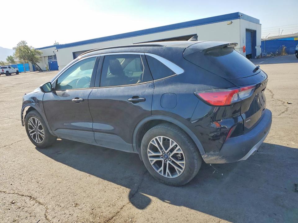 Photo 2 from auction – 2021 FORD ESCAPE with VIN 1FMCU9H6XMUA64393