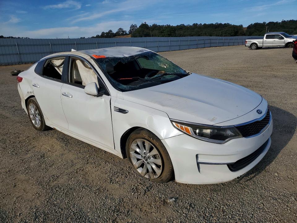 Photo 4 from auction – 2017 KIA OPTIMA with VIN 5XXGT4L33HG173217