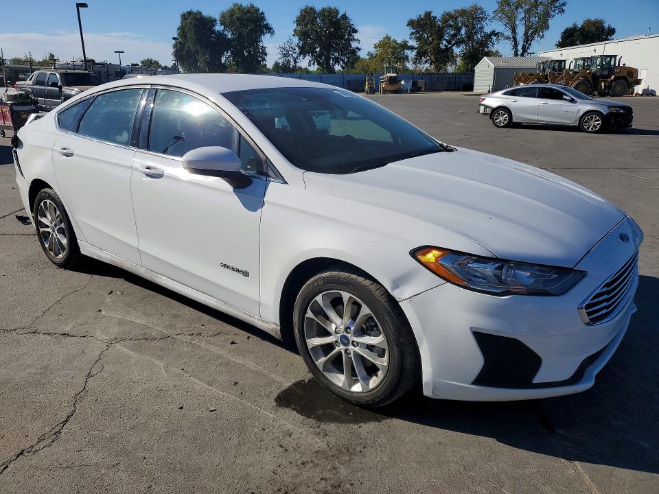Photo 4 from auction – 2019 FORD FUSION with VIN 3FA6P0LU1KR284459