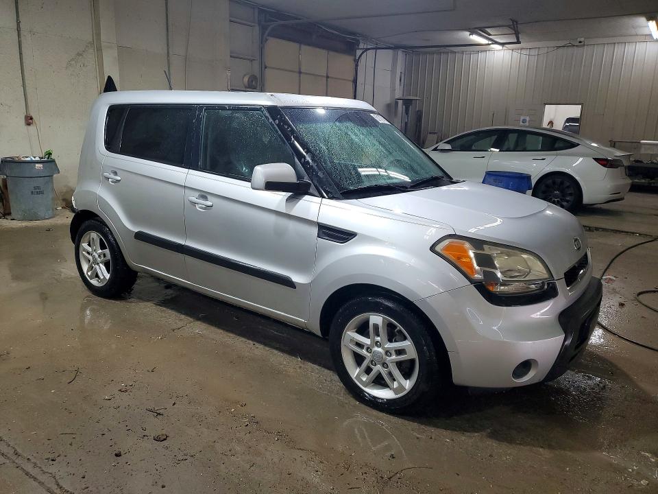 Photo 4 from auction – 2011 KIA SOUL with VIN KNDJT2A28B7717019