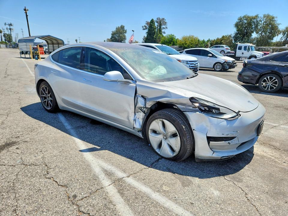 Photo 4 from auction – 2018 TESLA MODEL 3 with VIN 5YJ3E1EA4JF095347