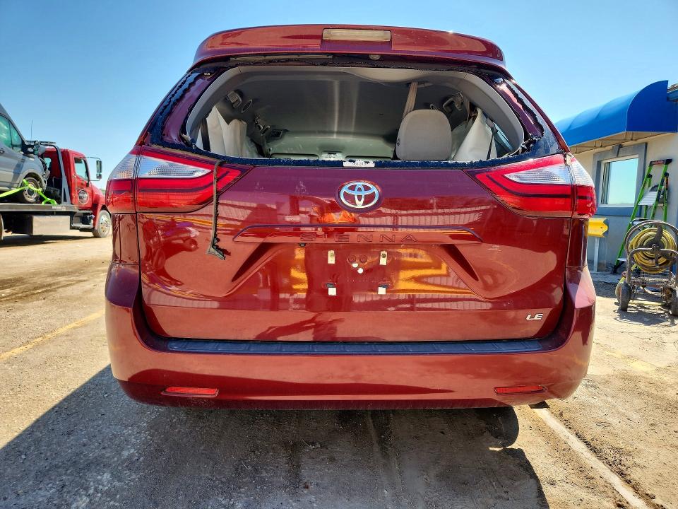 Photo 6 from auction – 2017 TOYOTA SIENNA with VIN 5TDKZ3DC4HS896557