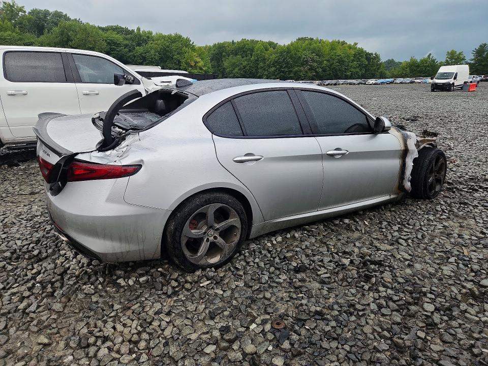 Photo 3 from auction – 2018 ALFA ROMEO GIULIA with VIN ZARFAEDN2J7579517