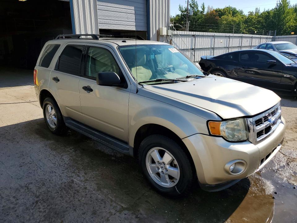 Photo 4 from auction – 2010 FORD ESCAPE with VIN 1FMCU0D78AKA44547