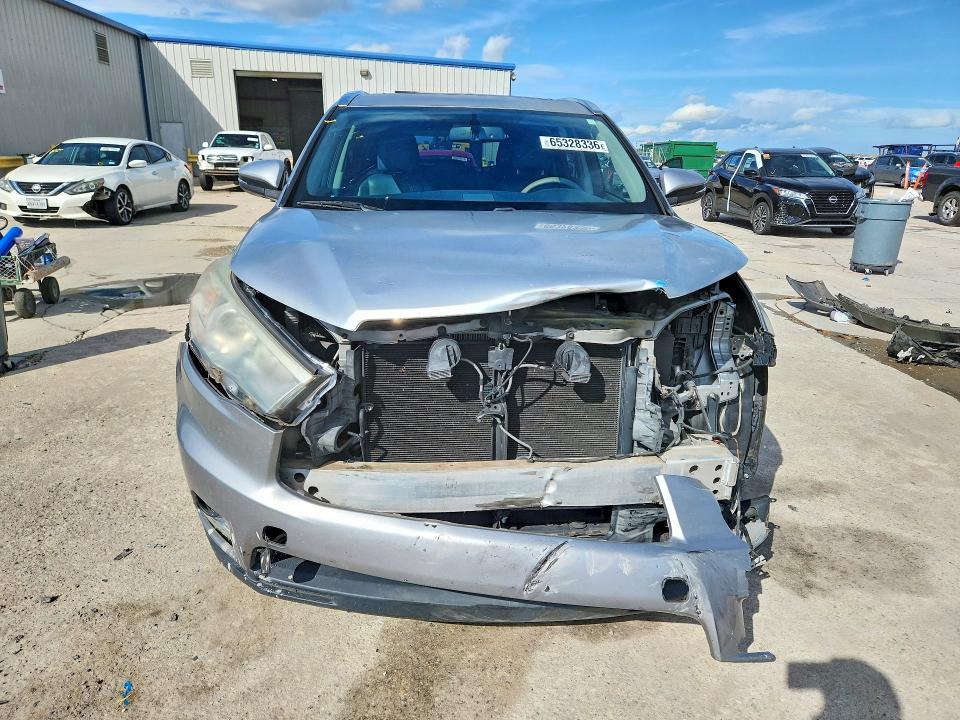 Photo 5 from auction – 2014 TOYOTA HIGHLANDER with VIN 5TDYKRFH0ES015925