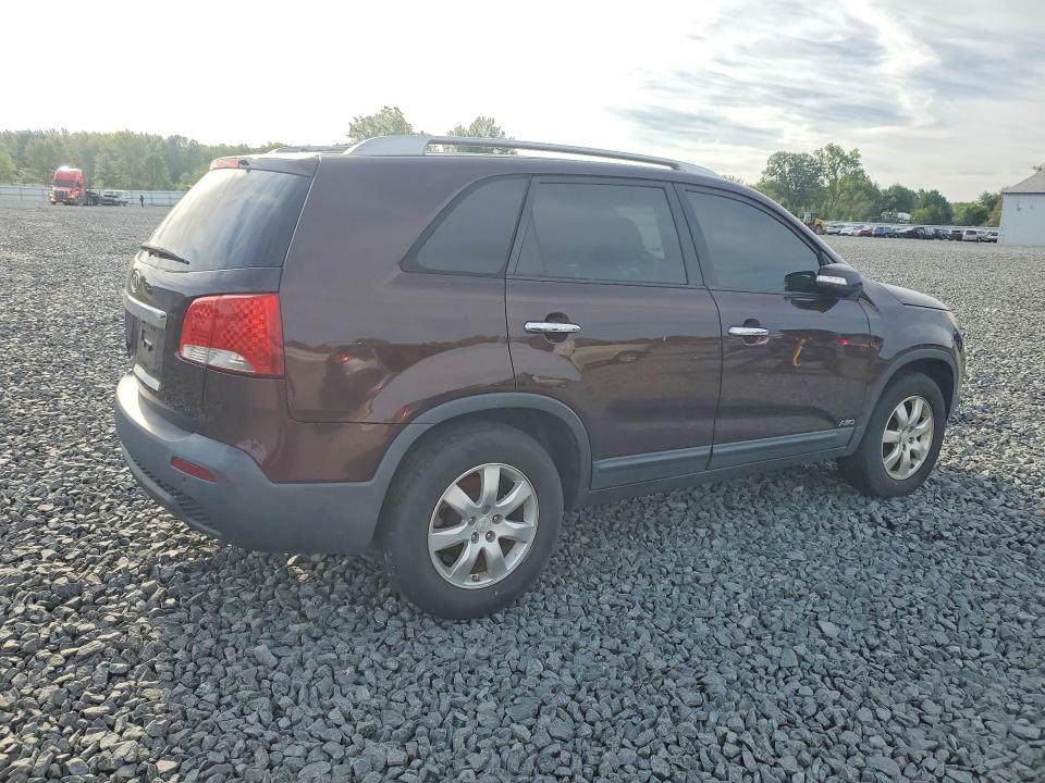 Photo 3 from auction – 2011 KIA SORENTO with VIN 5XYKTCA12BG114670