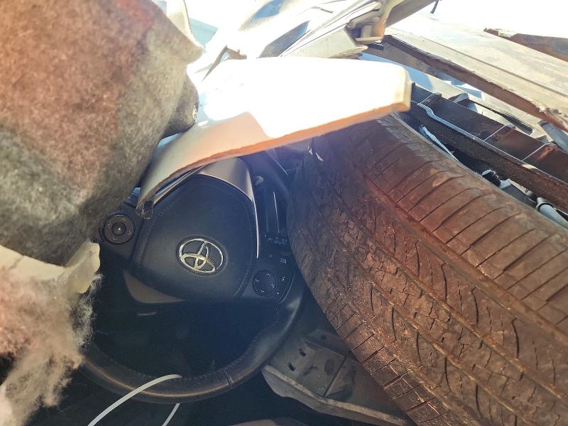 Photo 8 from auction – 2017 TOYOTA RAV4 with VIN JTMRFREV8HD201549