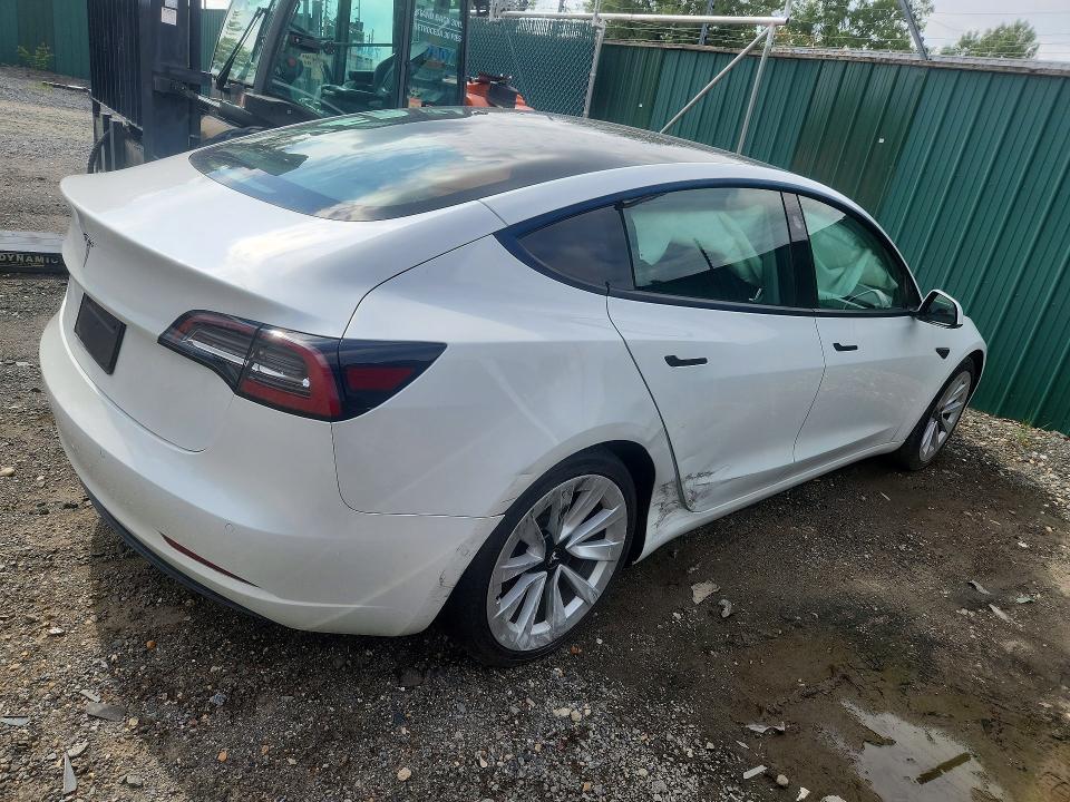 Foto 3 de la subasta – 2021 TESLA MODEL 3 con VIN 5YJ3E1EA2MF053344