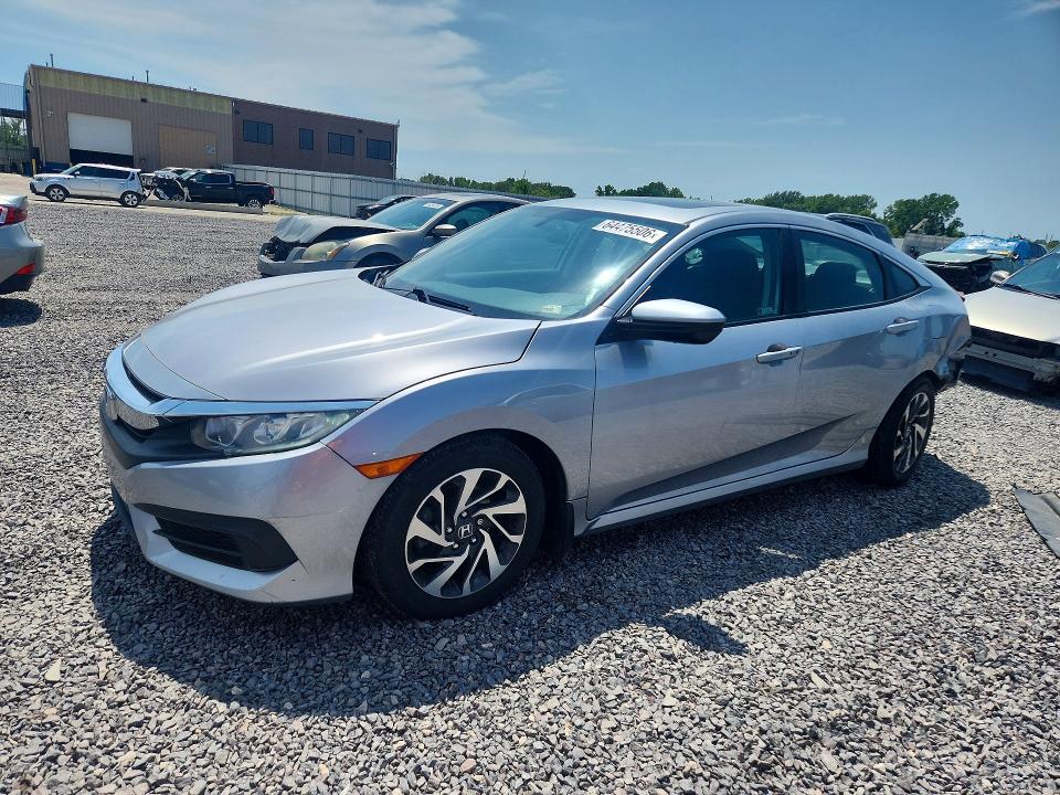 HONDA CIVIC 2018 with VIN 19XFC2F71JE002608 - Photo from auction