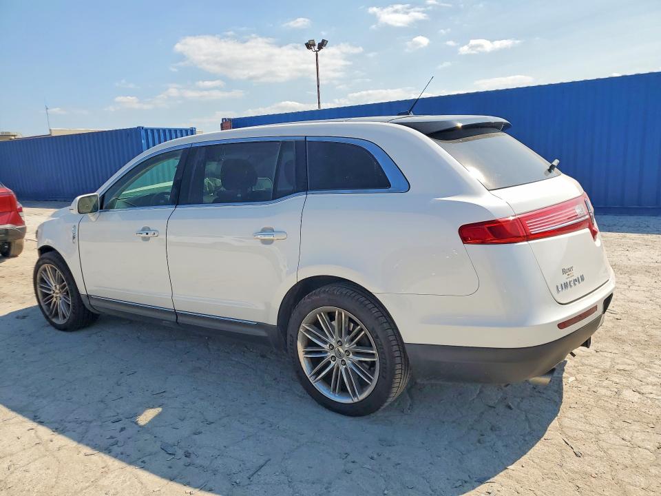 Photo 2 from auction – 2016 LINCOLN MKT with VIN 2LMHJ5AT8GBL00514