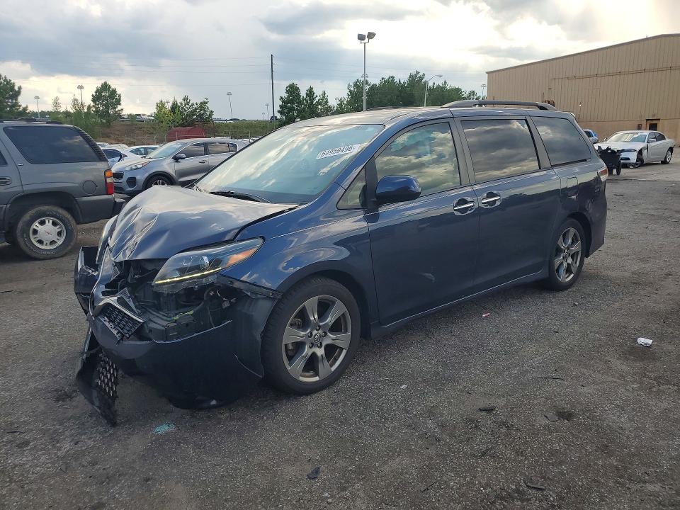 TOYOTA SIENNA 2018 with VIN 5TDXZ3DC3JS924151 - Photo from auction