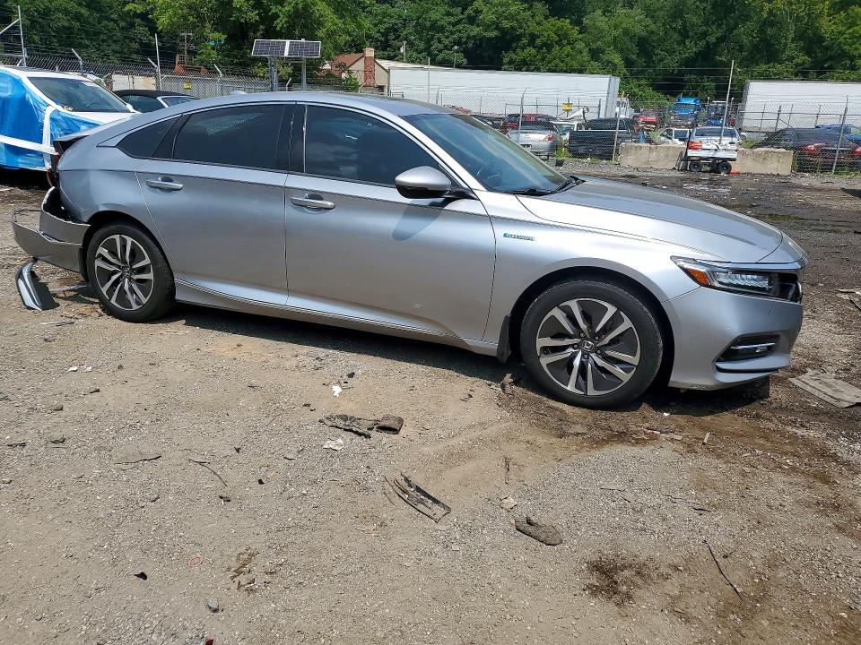 Снимка 4 от търг – 2018 HONDA ACCORD с VIN 1HGCV3F90JA016086