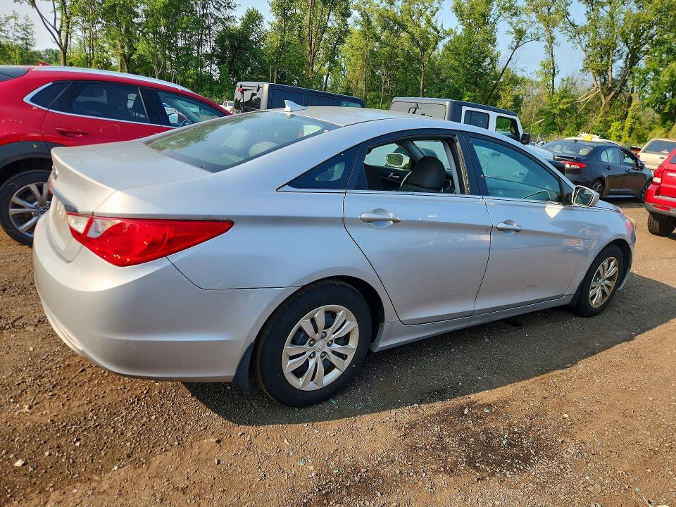Photo 3 from auction – 2012 HYUNDAI SONATA with VIN 5NPEB4AC8CH428955