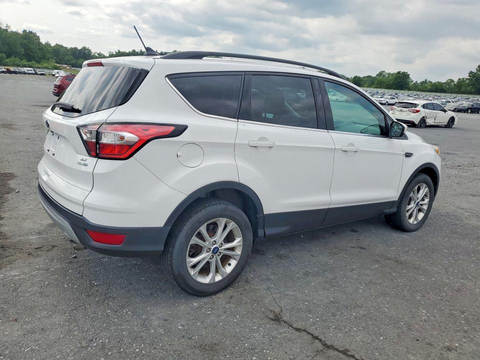 Photo 3 from auction – 2018 FORD ESCAPE with VIN 1FMCU9GD8JUA60368