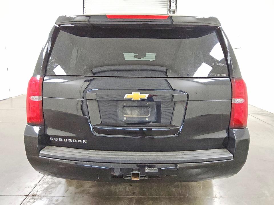 Photo 6 from auction – 2018 CHEVROLET SUBURBAN with VIN 1GNSCHKC9JR350396
