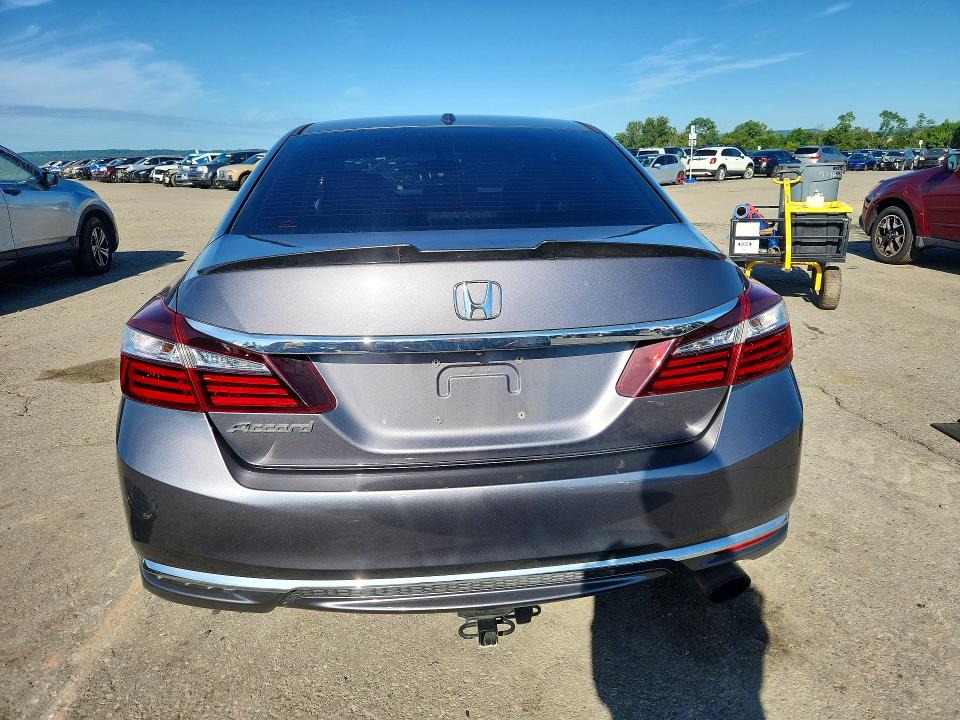 Photo 6 from auction – 2017 HONDA ACCORD with VIN 1HGCR2F83HA281469