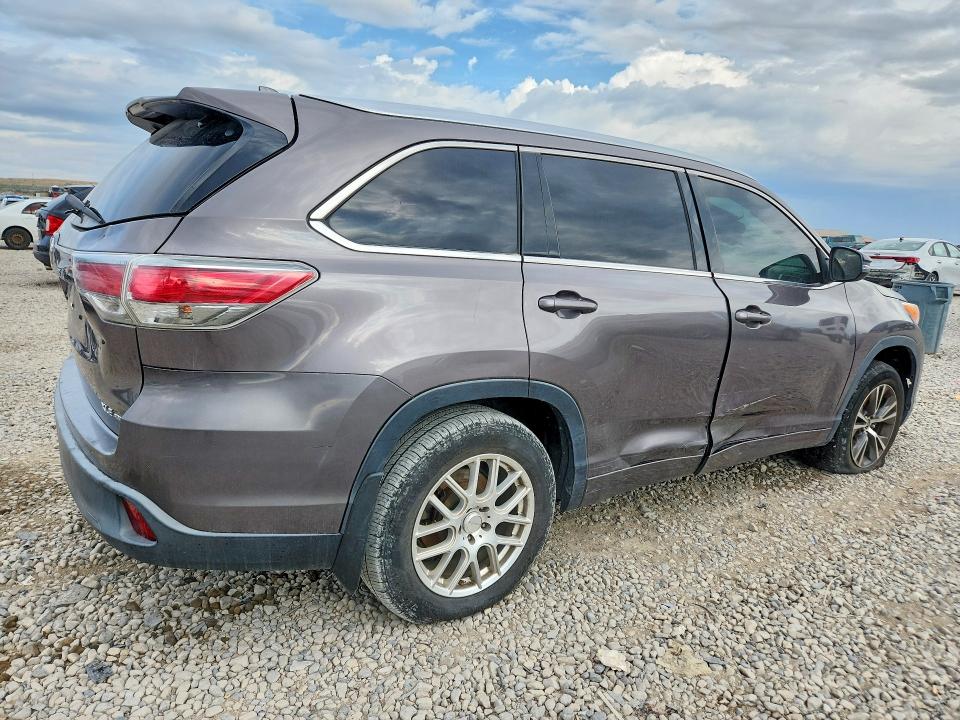 Photo 3 from auction – 2016 TOYOTA HIGHLANDER with VIN 5TDJKRFH3GS290189