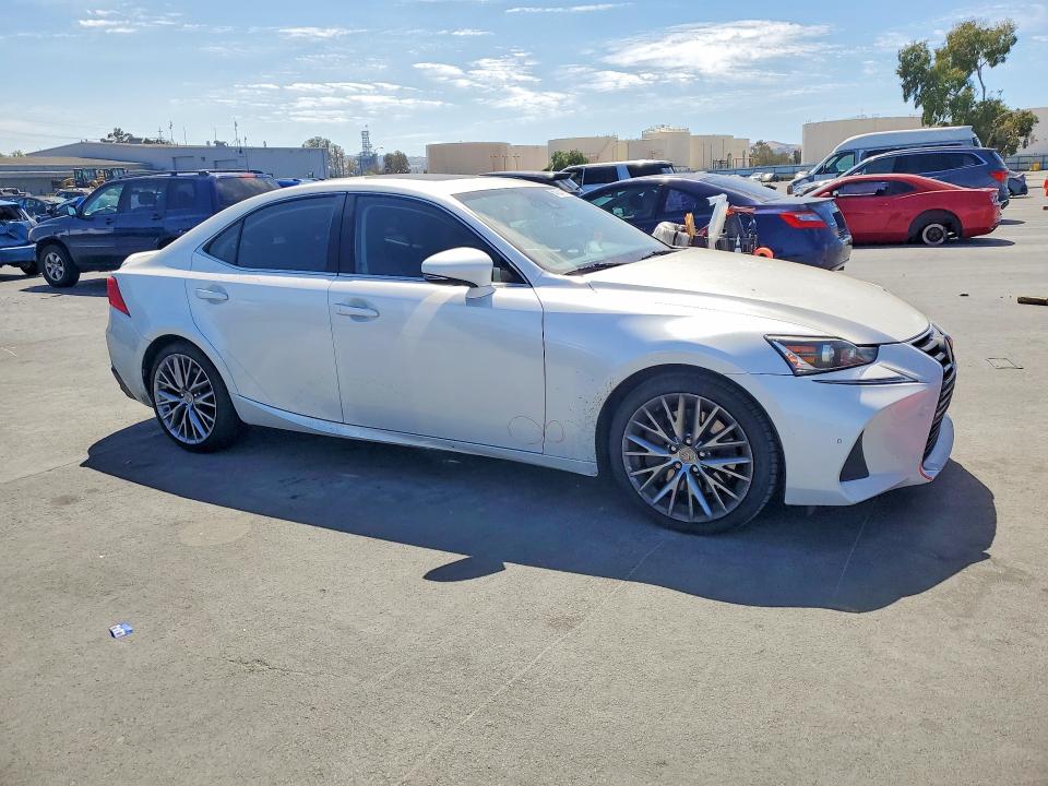 Zdjęcie 4 z aukcji – 2019 LEXUS IS z VIN JTHBA1D2XK5098191