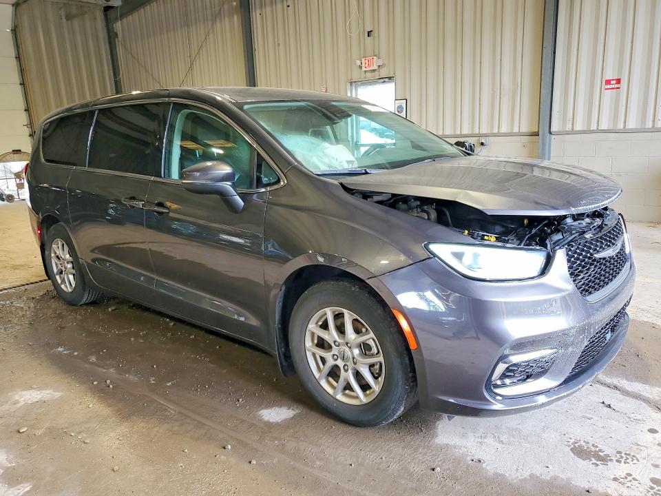 Photo 4 from auction – 2023 CHRYSLER PACIFICA with VIN 2C4RC1BG2PR502717