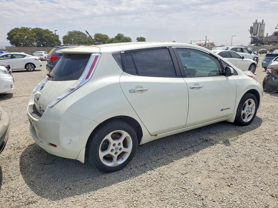 Photo 3 from auction – 2011 NISSAN LEAF with VIN JN1AZ0CP6BT001516