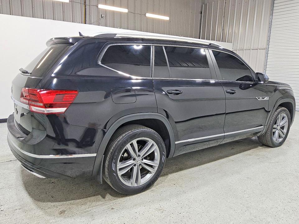 Photo 3 from auction – 2019 VOLKSWAGEN ATLAS with VIN 1V2YR2CA6KC587846
