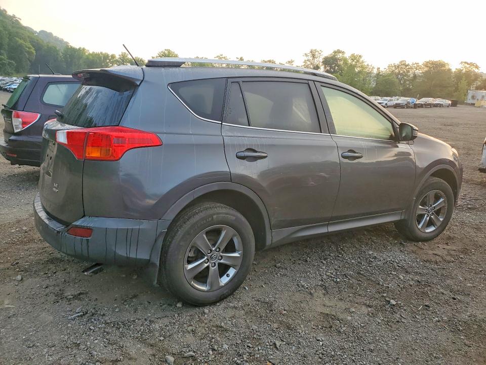 Photo 3 from auction – 2015 TOYOTA RAV4 with VIN JTMBFREV4FJ015684