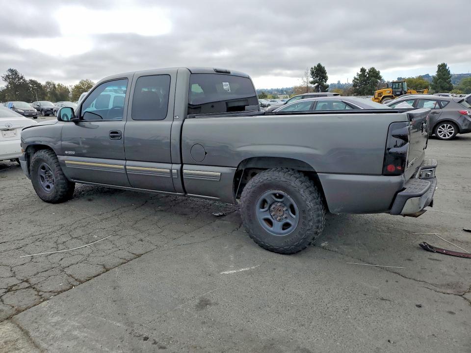 Photo 2 from auction – 2001 CHEVROLET SILVERADO with VIN 1GCEC19T41Z177485