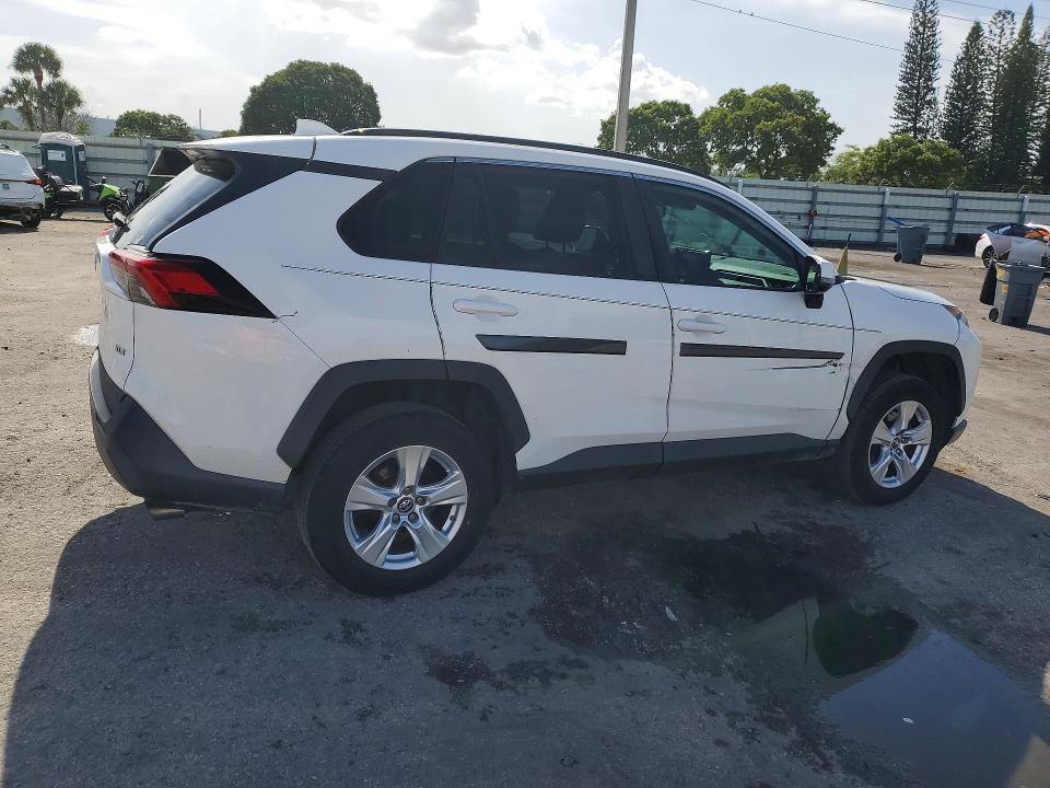 Photo 3 from auction – 2019 TOYOTA RAV4 with VIN 2T3W1RFV6KC015231