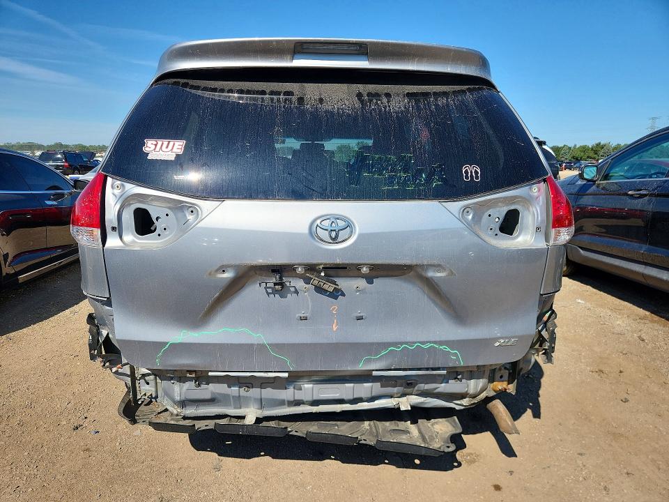 Photo 6 from auction – 2014 TOYOTA SIENNA with VIN 5TDYK3DC8ES408821
