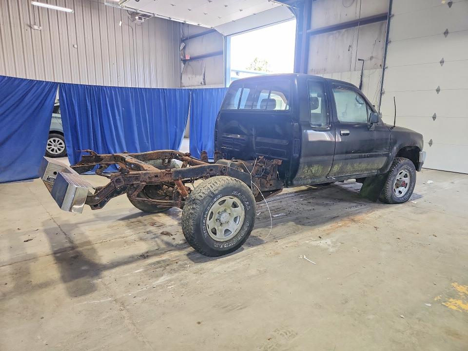 Photo 3 from auction – 1994 TOYOTA PICKUP with VIN 4TAVN13D1RZ296162